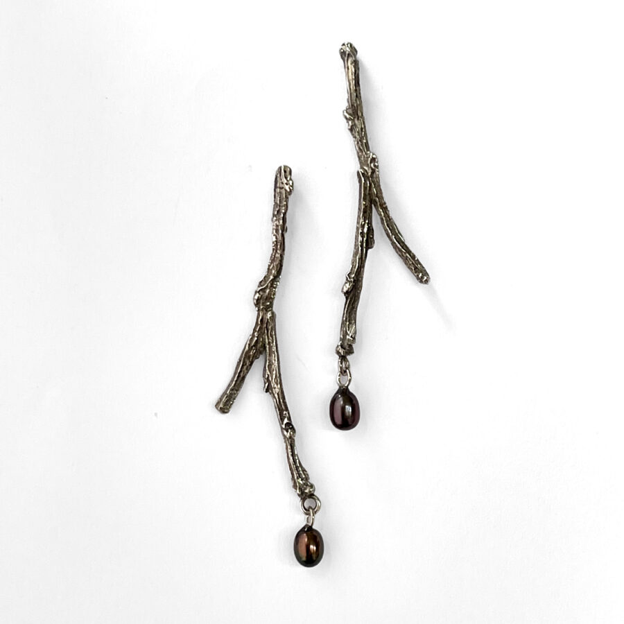 TWIG earstuds pearl large