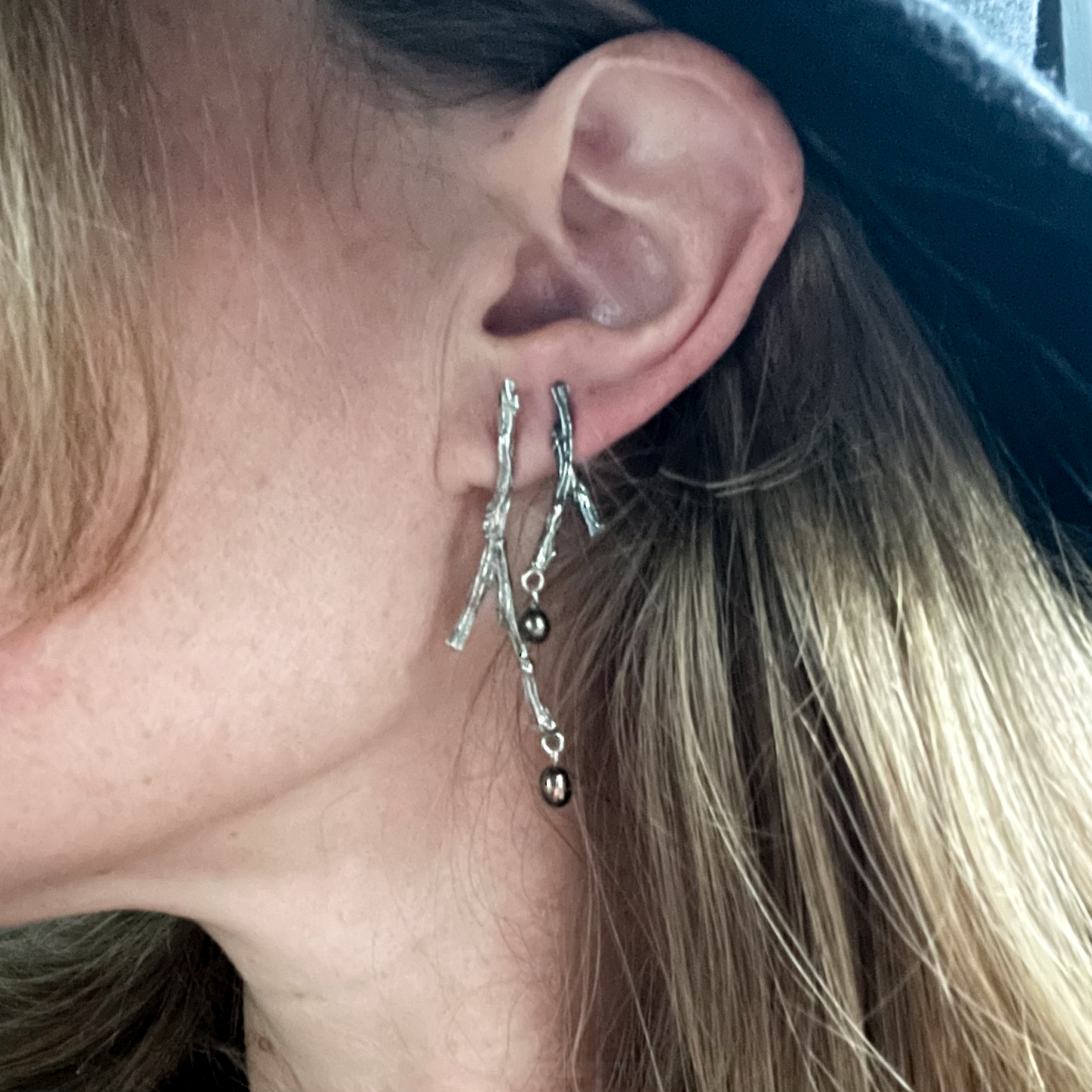 TWIG earstuds pearl large - Image 3