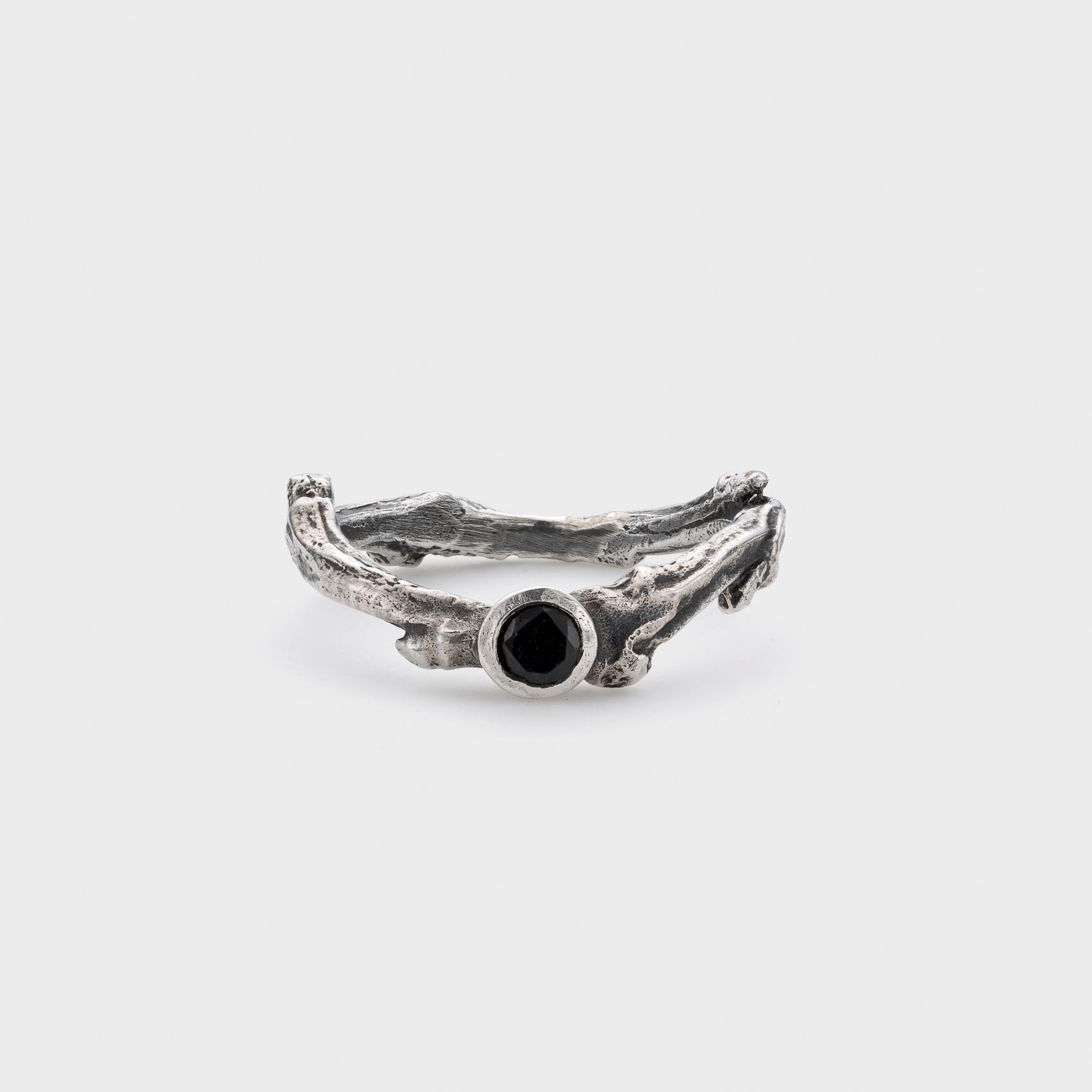 TWIG ring black sapphire