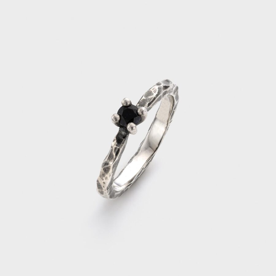 SOLITAIR ring black sapphire